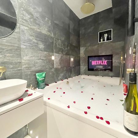 Cloud9 Guest House - By Coastline Retreats - 2 Bedroom Self Contained Garden Flat - Luxury Bath, Netflix, Superfast Wifi, Parking Included Bournemouth Exteriör bild