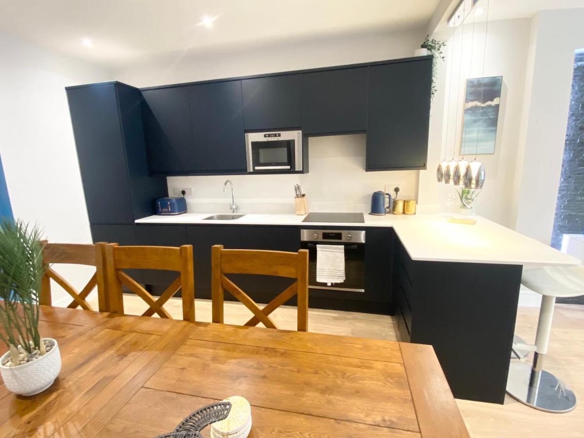 Cloud9 Guest House - By Coastline Retreats - 2 Bedroom Self Contained Garden Flat - Luxury Bath, Netflix, Superfast Wifi, Parking Included Bournemouth Exteriör bild