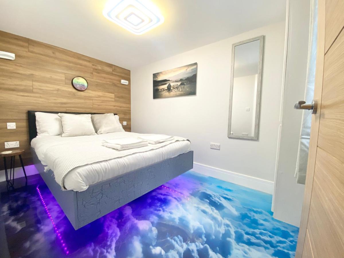 Cloud9 Guest House - By Coastline Retreats - 2 Bedroom Self Contained Garden Flat - Luxury Bath, Netflix, Superfast Wifi, Parking Included Bournemouth Exteriör bild