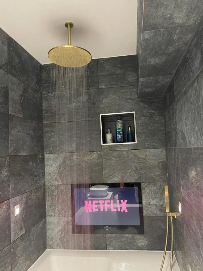 Cloud9 Guest House - By Coastline Retreats - 2 Bedroom Self Contained Garden Flat - Luxury Bath, Netflix, Superfast Wifi, Parking Included Bournemouth Exteriör bild